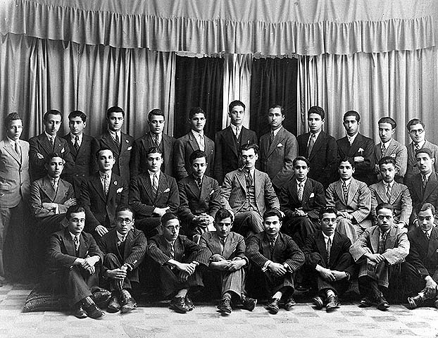 Menashe Saleh Jewish School — Archival context: Jewish schoolchildren in Baghdad in the mid-20th century. This image illustrates the educational world of the community and is not necessarily the exact school named on this page.