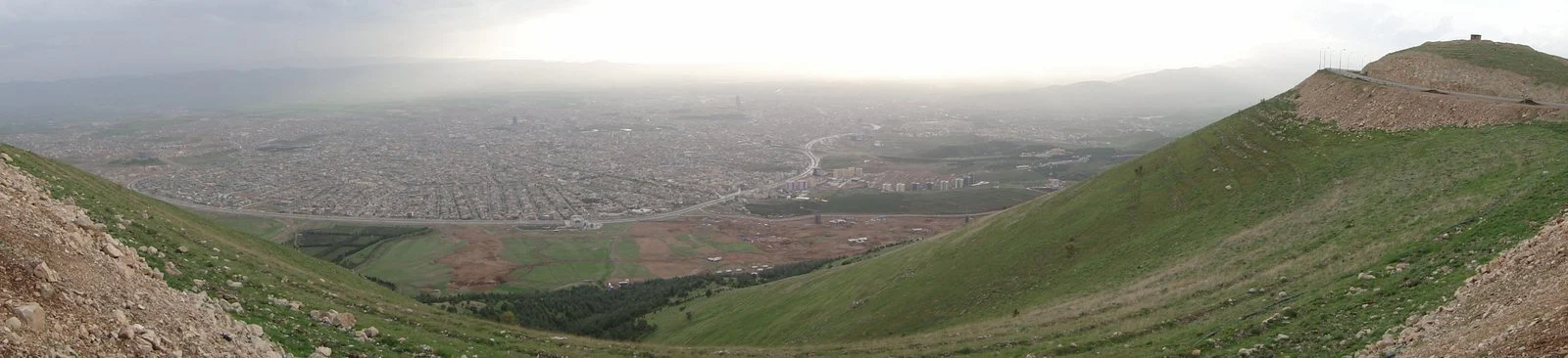 Jewlakan Jewish Quarter, Sulaymaniyah — City context: a panorama over Sulaymaniyah. It places the Jewish quarter and cemetery records within their mountain-city setting, not at an exact heritage point.